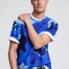 T-shirt met bloemenprint in tie-dye-stijl
