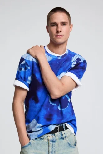 T-shirt met bloemenprint in tie-dye-stijl
