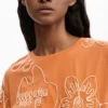 T-shirt met geborduurde bloemen