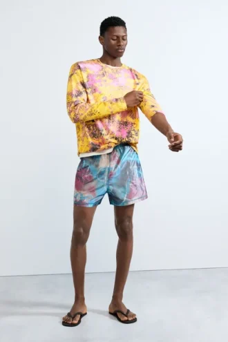 T-shirt met geborduurde print
