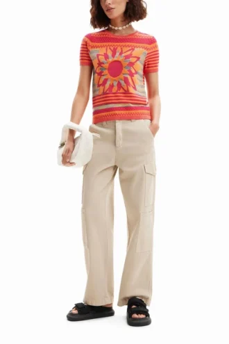 T-shirt met gebreide bloem