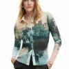 T-shirt met knopen en textuur
