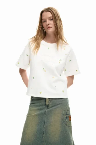 T-shirt met logo en Applicaties