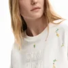 T-shirt met logo en Applicaties