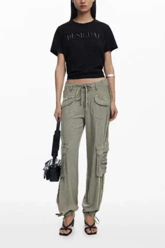 T-shirt met logo met studs