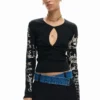 T-shirt met opening en letters
