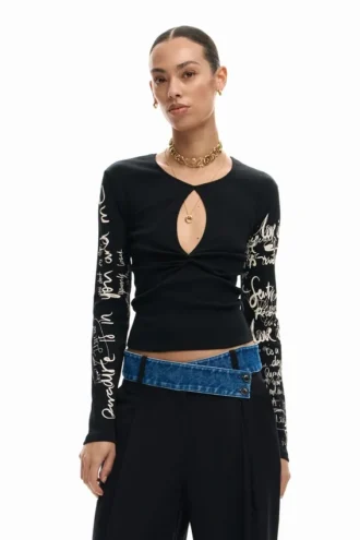 T-shirt met opening en letters