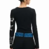 T-shirt met opening en letters