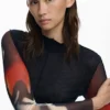 T-shirt met transparante mouwen