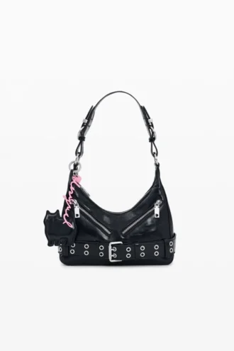 Tas met gesp en bedeltje