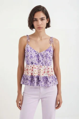 Top met bloemenprint en bandjes