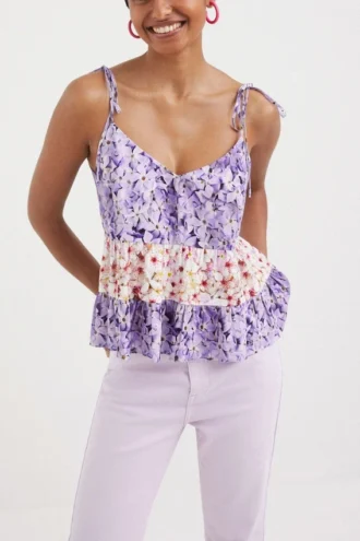 Top met bloemenprint en bandjes