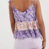 Top met bloemenprint en bandjes
