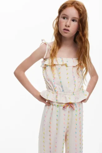 Tops met pomponbandjes